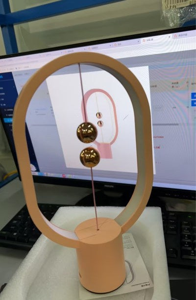 ✨ מנורת LED חכמה ומעוצבת – עיצוב מרחף, תאורה מושלמת! 🏮🔮