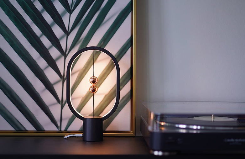 ✨ מנורת LED חכמה ומעוצבת – עיצוב מרחף, תאורה מושלמת! 🏮🔮